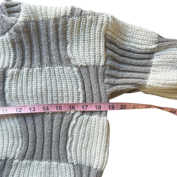 Aster Color Block Cropped Sweater White Gray Size Small - Picture 7 of 9